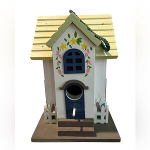 Charming White Wooden Birdhouse with Floral Design‎